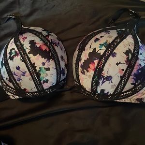 Victorias secrete bombshell bra 32C floral with black lace